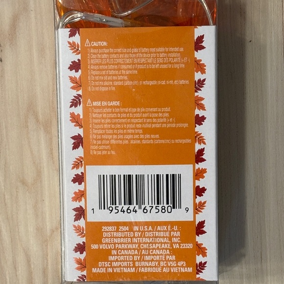 Autumn Pumpkin LED String Lights with Leaf and Pumpkin Table Scatter (24 pieces) - Picture 4 of 7